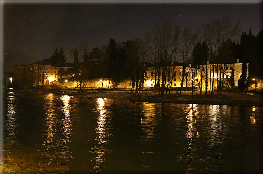 foto Bassano del Grappa di notte